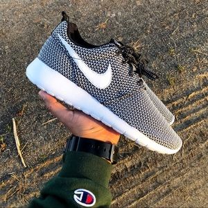 Nike Roshe Run • Women’s size 8.5
